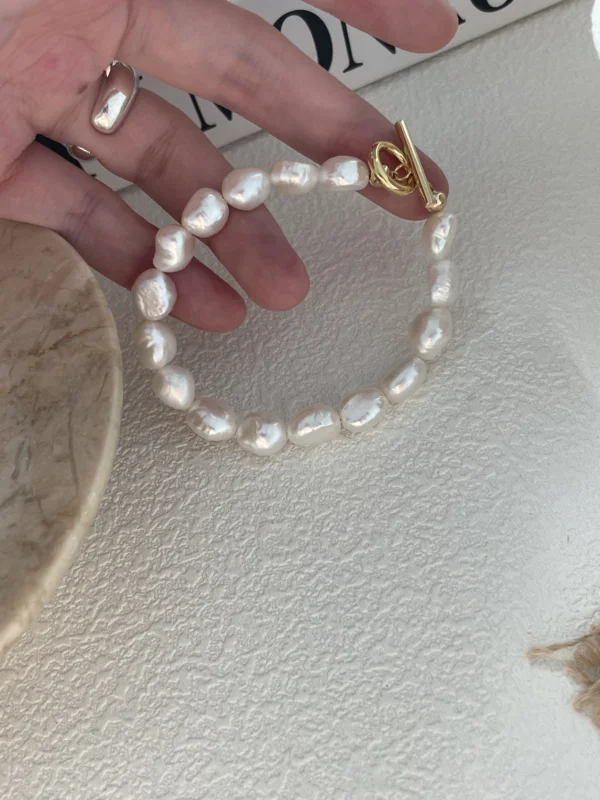 Baroque pearl bracelet for opposite sex