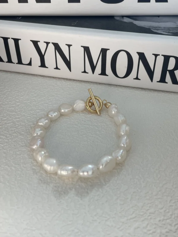 Baroque pearl bracelet for opposite sex