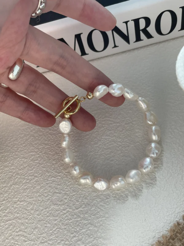 Baroque pearl bracelet for opposite sex