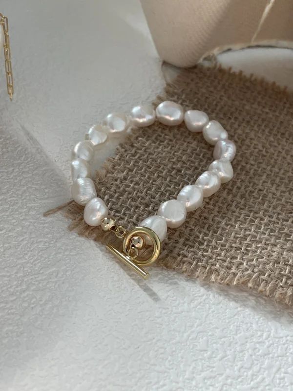 Baroque pearl bracelet for opposite sex