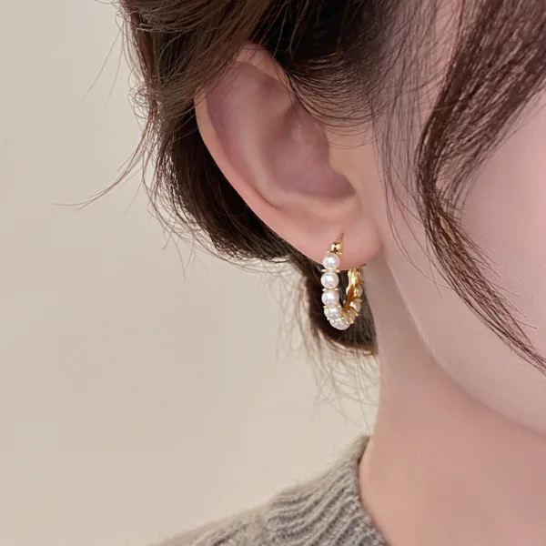 High-end simple pearl earrings