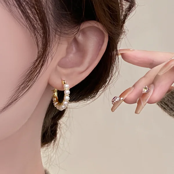 High-end simple pearl earrings