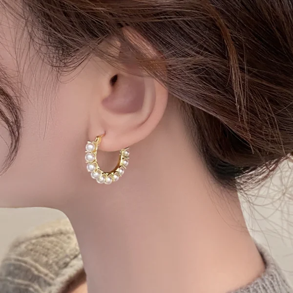 High-end simple pearl earrings