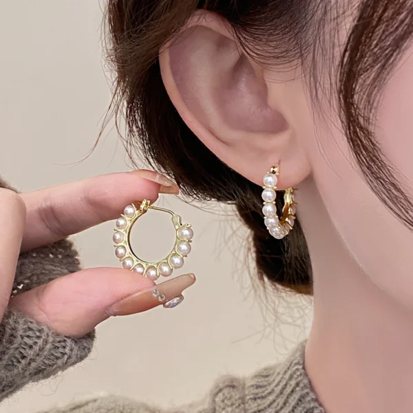 High-end simple pearl earrings