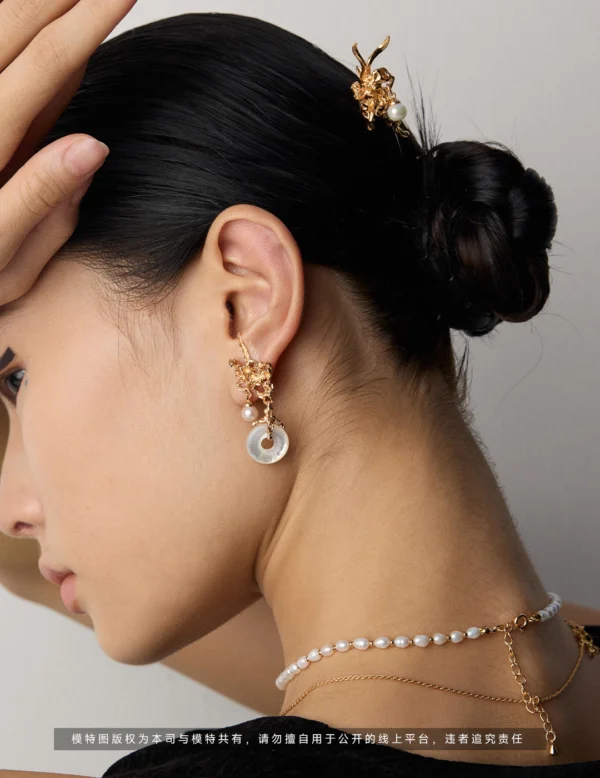 S925 silver retro design natural mother-of-pearl earrings
