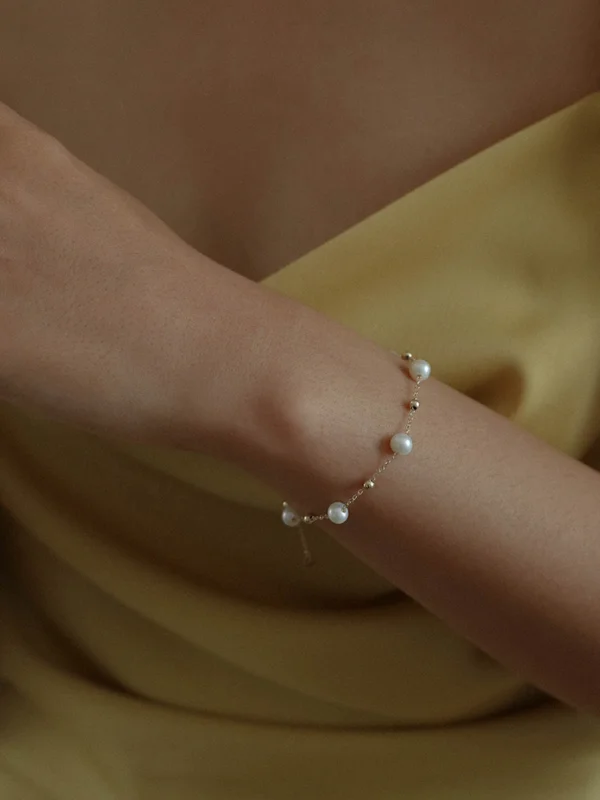 Gypsophila Pearl Necklace and Bracelet Set