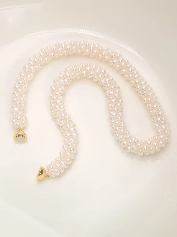 S003-20 Gold magnetic clasp detail on freshwater pearl necklace2
