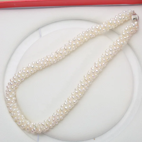 S003-22 Gold magnetic clasp detail on freshwater pearl necklace