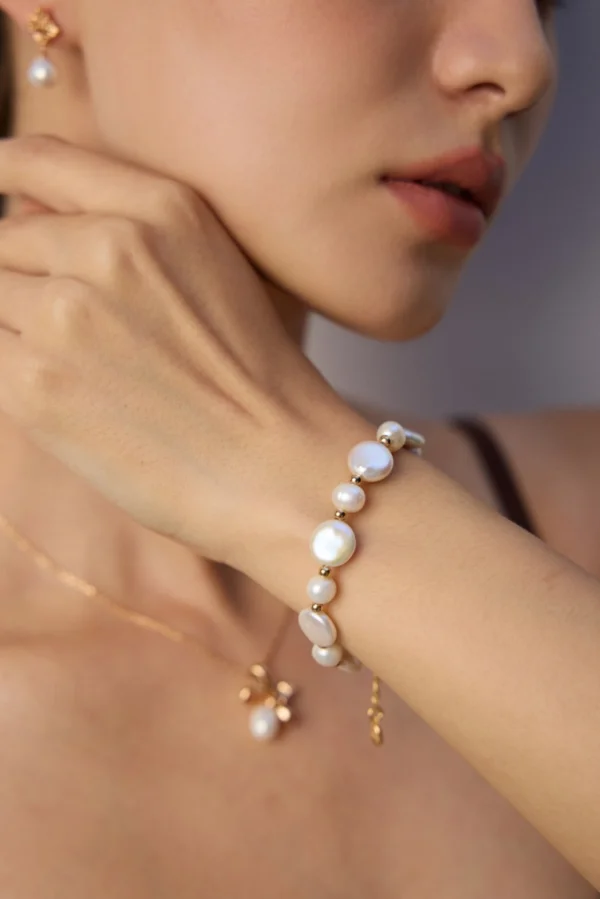 Baroque button pearl bracelet