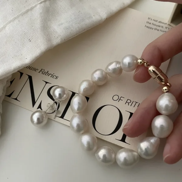 lose-up view of a Baroque pearl bracelet featuring large mother-of-pearl beads and a gold-plated clasp.