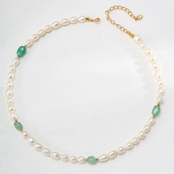 Green jasper necklace with baroque freshwater pearls and gold-tone details