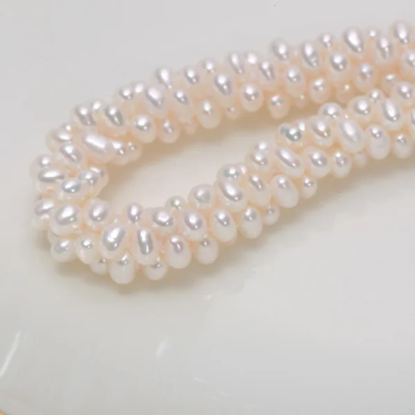 close‑up 3.5–4.5mm white freshwater pearls