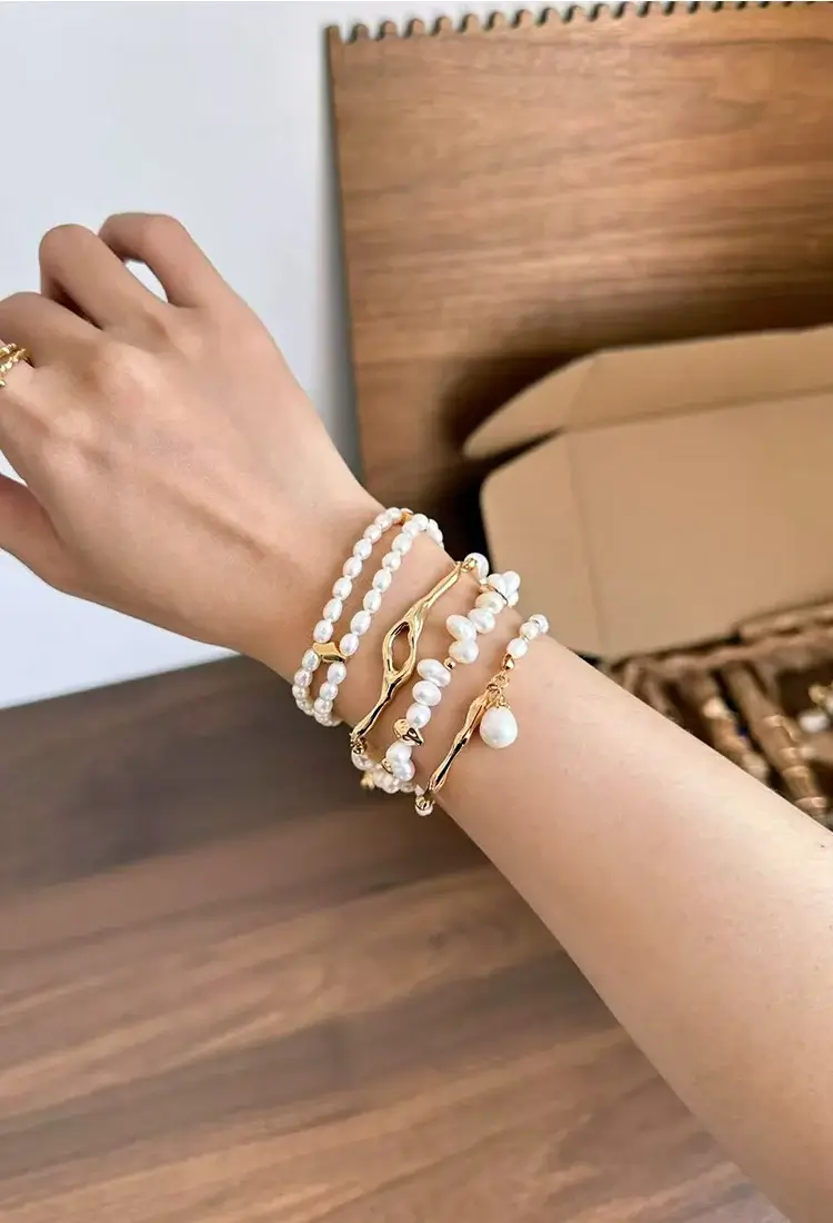 Freshwater pearl necklace styling inspiration